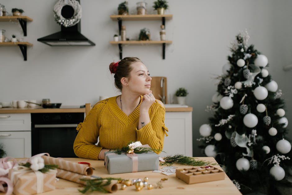 Weihnachtsdekoration vorbereiten